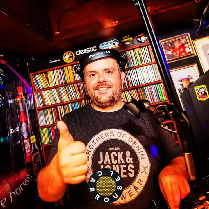 DJ Markza bij een exclusief event met professionele opzet en verlichting